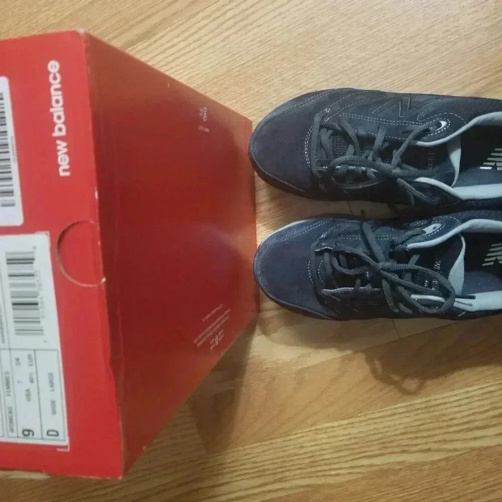 New Balance Women's Navy Blue Suede Walking Sneakers  Sz 9 Wide (D)